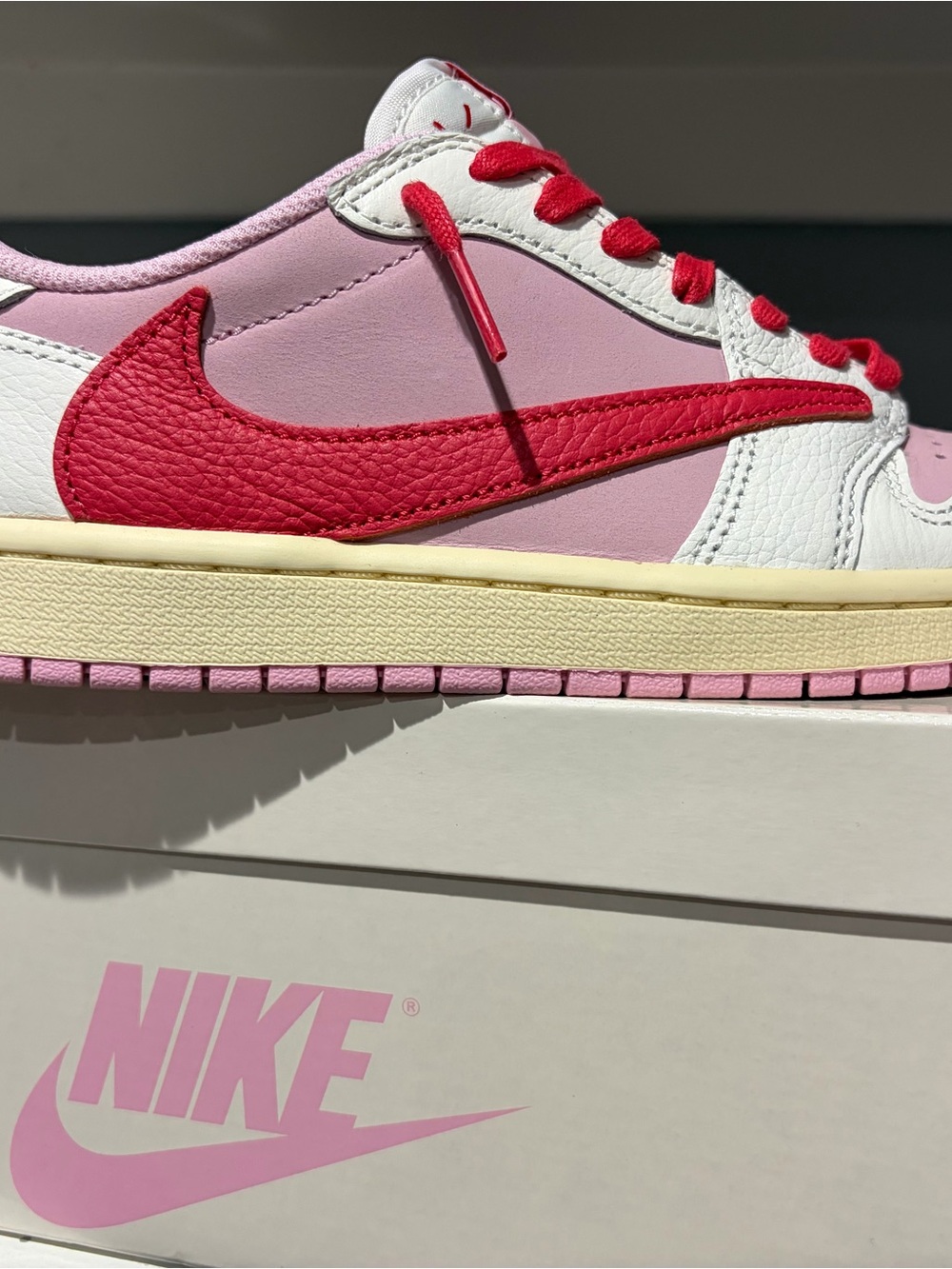 Jordan 1 Low Tropical Pink Authentic and Excellent Condition!